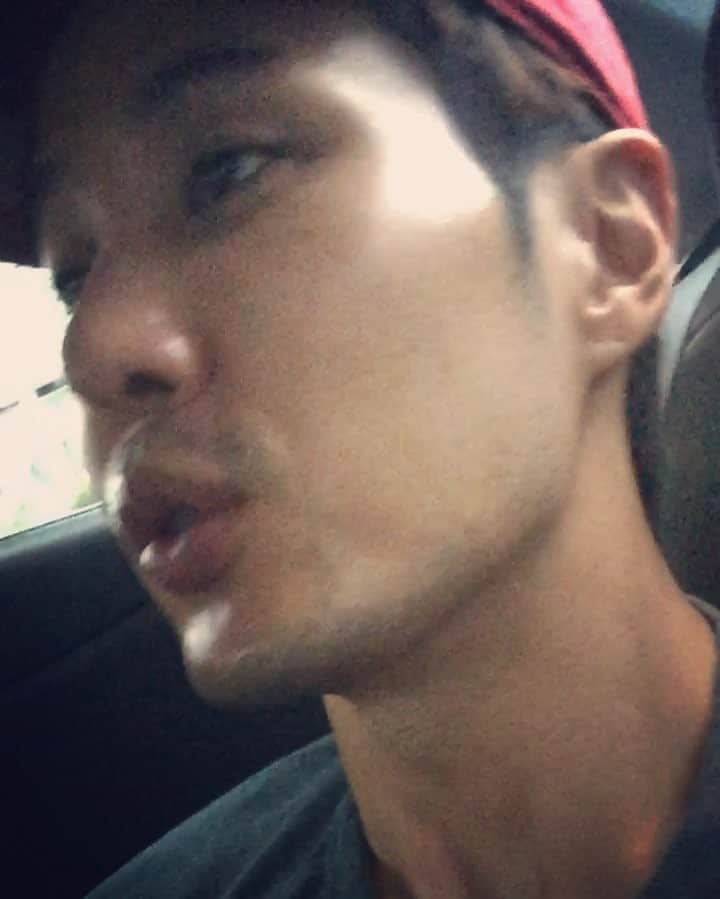 キム・ジソクのインスタグラム：「지금 택시안 라디오에서 i will be there가 나왔다 완전 좋아하는 노래인데. 가사잘모름, only feel. 내인스타니까 내마음대로~아비데어밖에 안들림ㅋㅋㅋ많이 오글거리지나도그래」