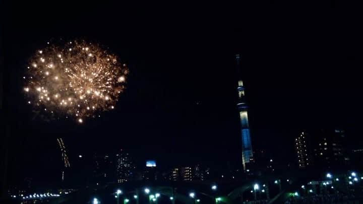 のインスタグラム：「花火大会☻໊*೨⋆* #夏の思い出 ✨  #summer#fireworks#friend#fireflower#waso#yukata#japanese#friend#hanabi#tamaya#skytree#sumidariver#goodnight#tokyo#花火大会」