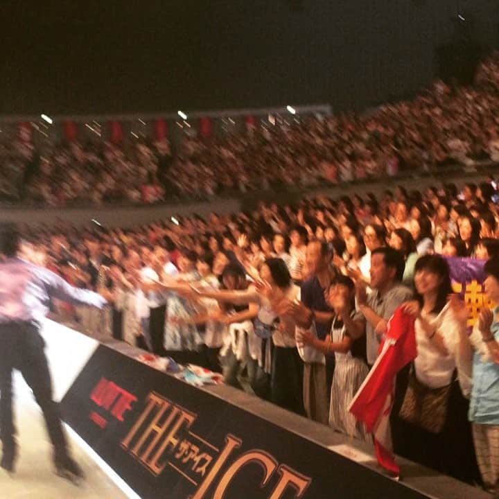 ジョアニー・ロシェットのインスタグラム：「First show day over at #TheIce 2016!」