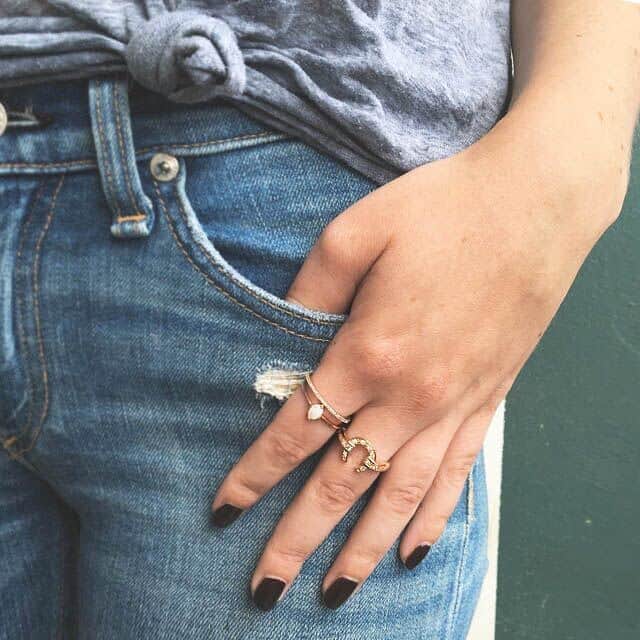 レンのインスタグラム：「Rose gold ring stack - loving our Wren x Iconery ring bling. Link in bio to shop 💍💍💍」