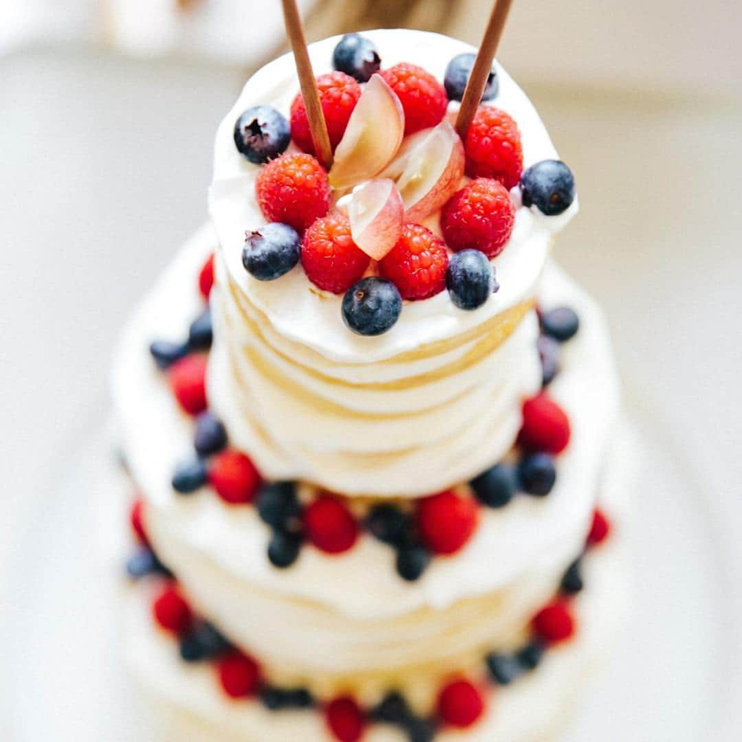 touch_weddingramのインスタグラム：「ウエディングパンケーキ真上ショット♥︎ . #weddingtbt #ウエディングケーキ  #ネイキッドケーキ #ウエディングパンケーキ #ケーキ入刀 #パンケーキ #pancake #weddingcake #nakedcake #weddingpancake #オリジナルウエディング #カジュアルウエディング #ナチュラルウエディング #結婚式 #結婚 #ウエディングレポ #結婚式レポ #卒花」