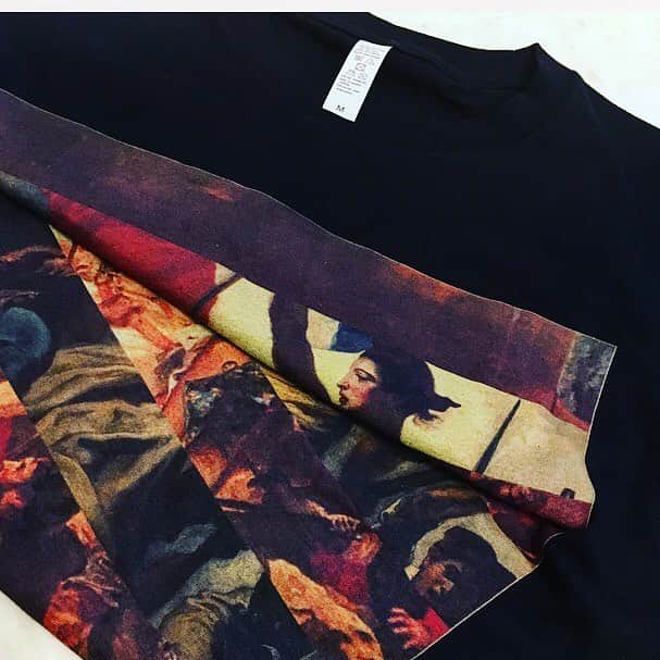 格安プリントTシャツサービス T1200のインスタグラム：「普段着にもできるバンドTシャツ。黒にはカラフルなプリントがよく映えます。#tshirtsdesign #original #tshirts by #t1200 #tokyo #shinjuku #art #artwork #illustration #illustgram #photoshop #design #collage #collageart #ootd #black #colorful」