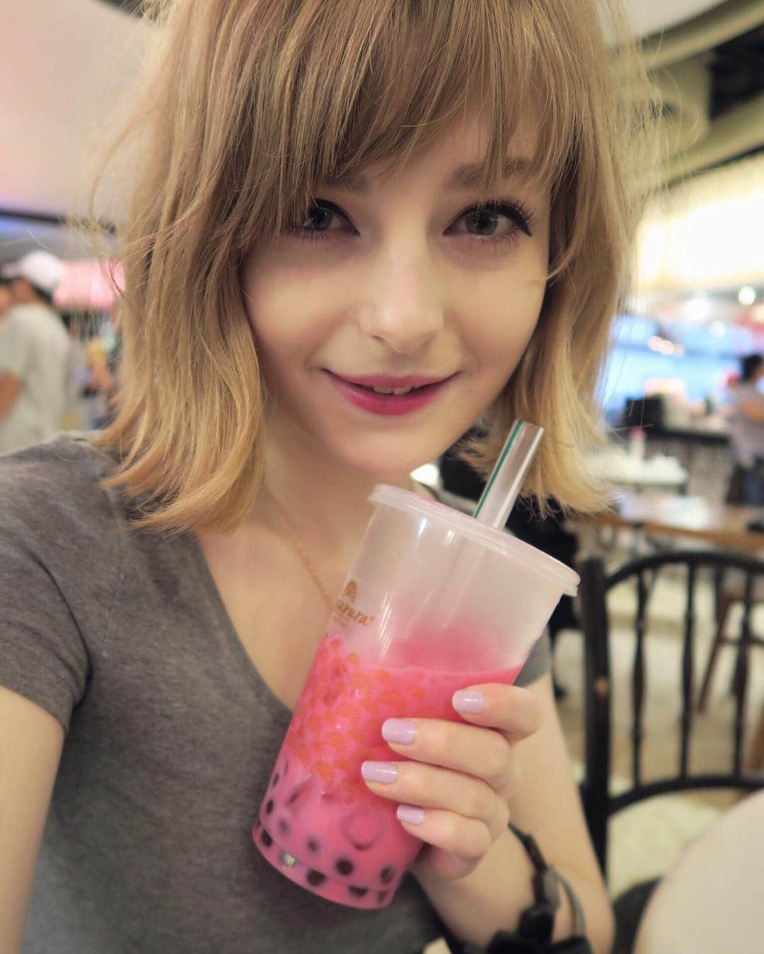 Ella Freyaのインスタグラム：「Pink Drink」