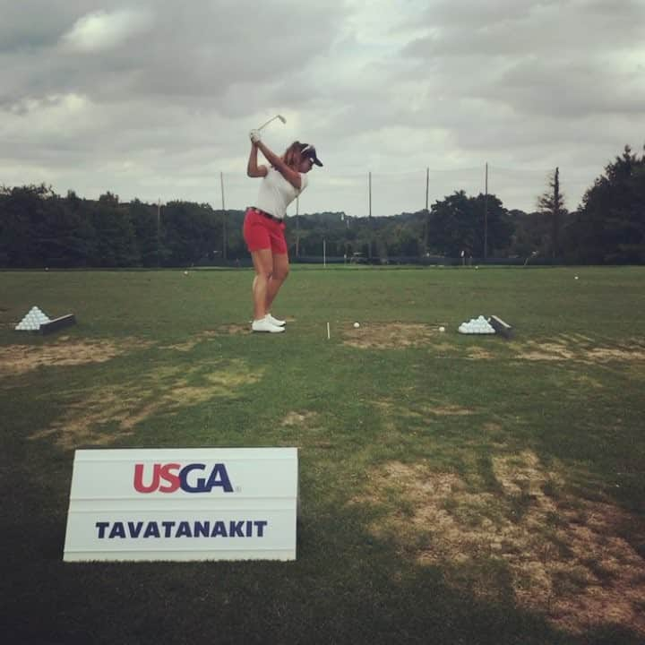 パティ・タバタナキトのインスタグラム：「Working on my 5iron😅😅 #pattygolf #mabootygotempower #uswomensam」