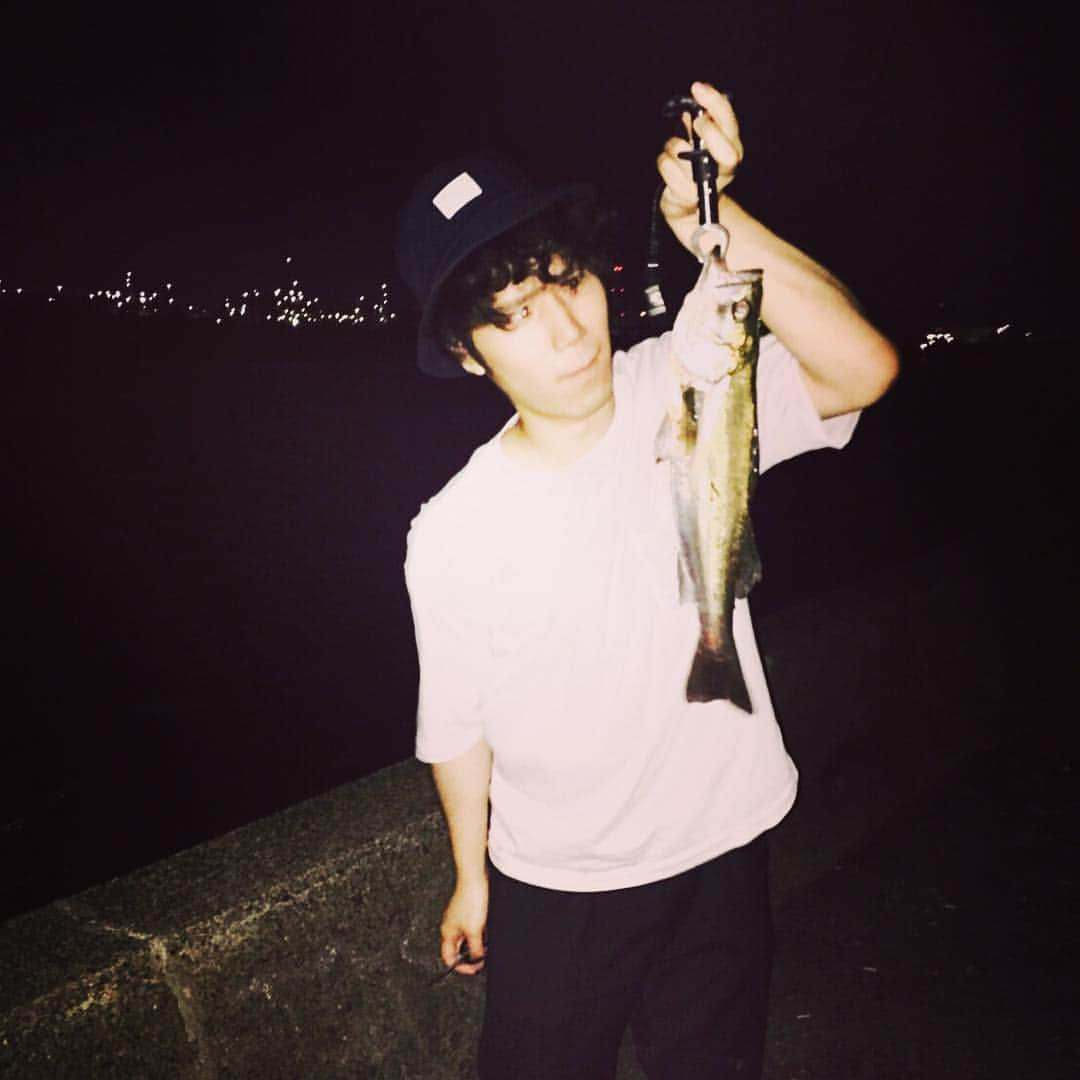 松浦匡希のインスタグラム：「この間久しぶりに釣りへ🎣 #千葉 #シーバス #これ釣ったルアーはその後ロスト」