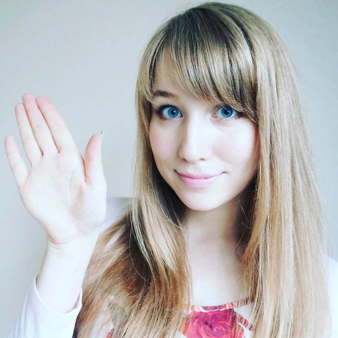 のインスタグラム：「今日アップした動画～ Сегодняшнее видео)  #ロシア人 #あしや #youtuber #金髪」