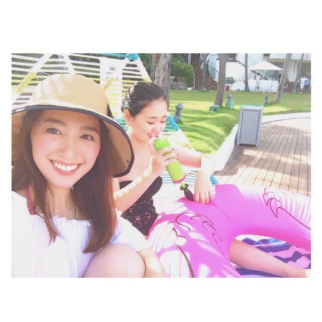 小山愛理さんのインスタグラム写真 - (小山愛理Instagram)「友達が持ってきてくれた浮き輪が最高にかわいかった〜😍💗 #cebu#movenpickhotel#beach#flamingo」8月4日 1時21分 - koyama_airi