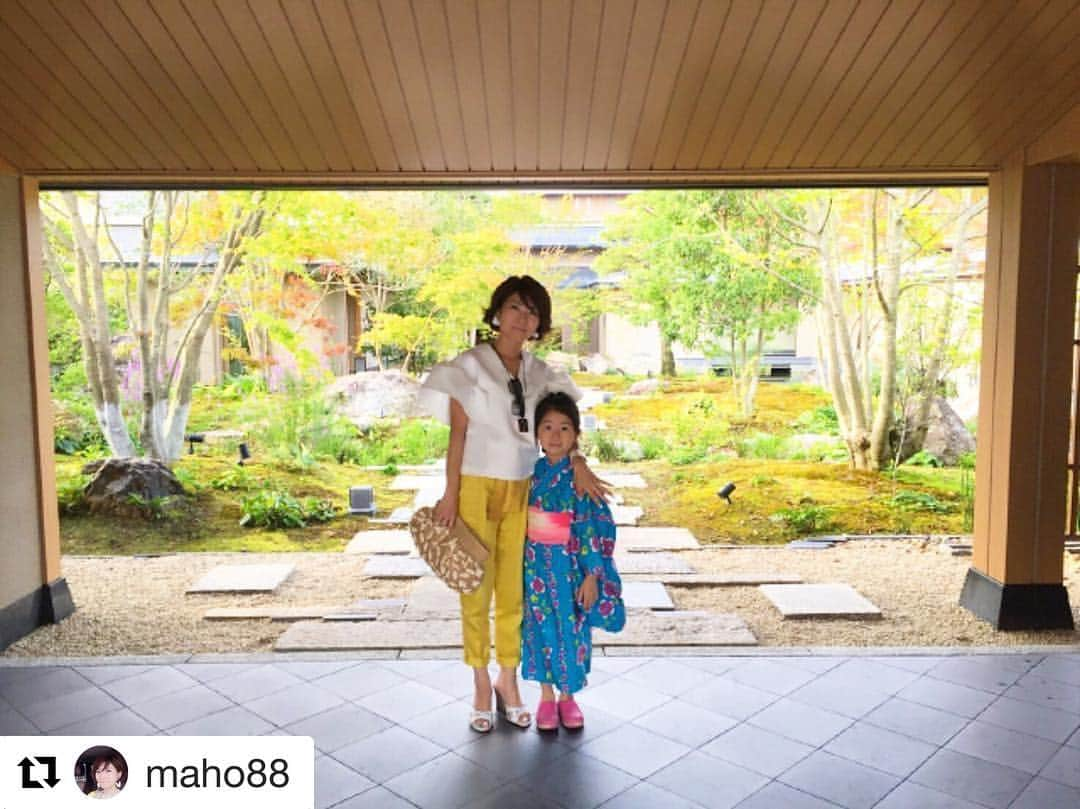 BIRTHDAY BASHさんのインスタグラム写真 - (BIRTHDAY BASHInstagram)「#Repost @maho88 with @repostapp ・・・ #家族旅行 👜🚗⛱👙 #エクシブ鳥羽別邸  #ようやく家族全員そろったので 👦🏻👧🏻👩🏻👨🏽のんびりしにきました♡ #夏休み #浴衣 持参です👘 #birthdaybashshop #lescopains #レコパン #rayban #今時の小学生は忙しいなぁ〜 #最高のお天気 ☀️ #竹林が気持ちよくお出迎え〜 🌿🌱🌴🌿🌱🌴 #とりあえず…はいはい！プールね〜🏊👙⛱」8月4日 20時20分 - birthdaybashshop