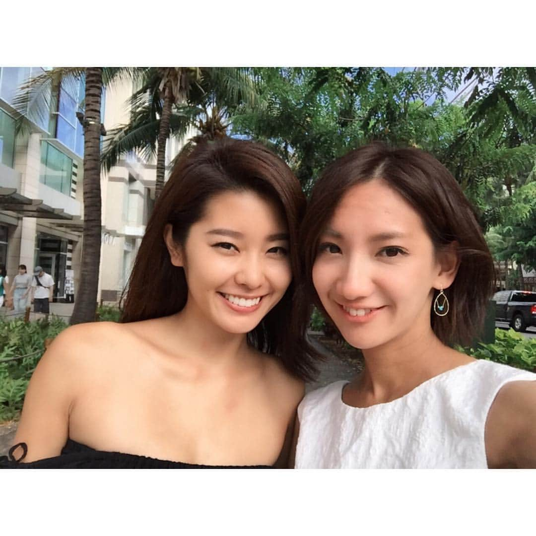 福山智可子さんのインスタグラム写真 - (福山智可子Instagram)「childhood friend 👩‍❤️‍👩 #happyshecametovisit #waikiki #islandvintagecoffee #childhoodfriend #星ヶ丘小学校 ##幼馴染ちゃん #会えてよかった #結婚おめでとう♡」8月4日 15時58分 - chikako808