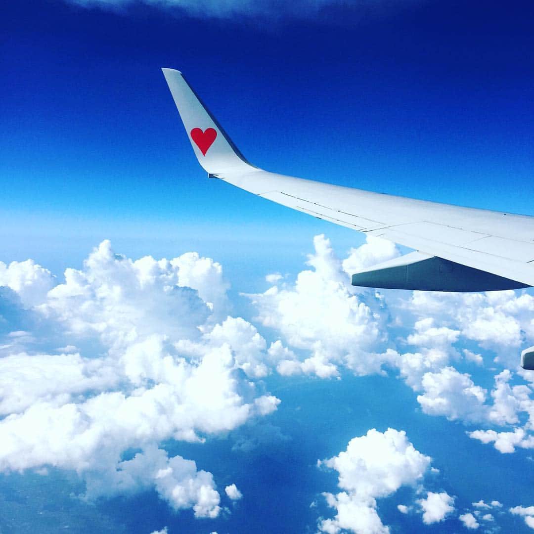 森夏子さんのインスタグラム写真 - (森夏子Instagram)「ザ・夏☀️ やっぱり夏が大好き💕💕💕 by 夏子😁✌🏻️ #夏 #空 #入道雲 #飛行機 #ハートマーク」8月5日 17時39分 - natsusora72