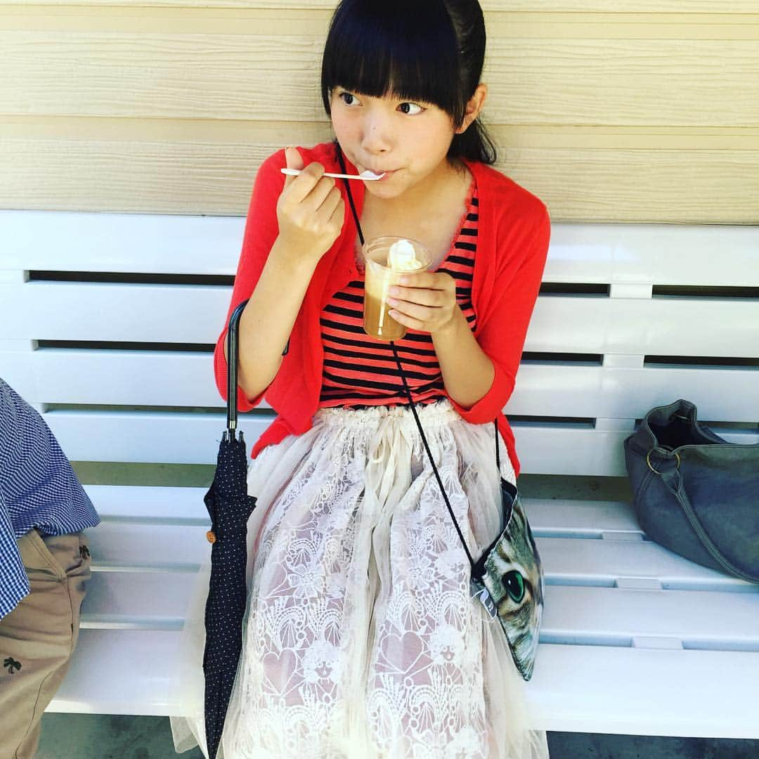 井出ちよのさんのインスタグラム写真 - (井出ちよのInstagram)「やっほーい、ちよのだよ🌈  ワンマンまであと10日！ 今日からTIF始まったね🙄 イデも行きたい🙄 明日は楽座花火まつり=『たのしい！ あいどる！ 富士川楽座にきたる』つまり3776なりのTIFだなー🎆花火まで上がるなんてゴージャスだなー🎆 ワンマン前にパーっと盛り上がろうね！ ---------------- 🚩8/6(土) らくざ花火まつり @富士川楽座(東名富士川上りSA) ふれあい広場 観覧無料、荒天中止 18時～星陵チアリーダー 18時半～Mi-II 19時～かりがね護所太鼓 19時半～３７７６ 19:50〜花火打ち上げ🎆 --------------- 🏮8月15日@新宿LOFT🏮 3776のワンマンライブ 「盆と3776が一緒に来るよ！」 ✨あと10日！✨ ゲスト:amiinA バーステージ:まりりん(元3776)/れなひら(元TEAM MⅡ)/すみれ(元3776)/石田彰(3776P) チケット発売中(ぴあ、ローソン、イープラス) #自治会以外の方もふるってご参加ください！ #富士山八合目自治会 #拡散希望 ---------------- ☘水曜元気広場 (3776Extended) 8/10(水) 18:30〜 地元の商店や会社の方をお招きして、即興曲にのせてPRさせていただきます🎤 ☆ゲスト絶賛募集中‼︎ YouTube チャンネルで生配信&アーカイブ有 @花と食の元気広場 観覧無料、雨天の場合屋根下 ---------------- #3776 #みななろ  #富士山 #富士宮 #元気広場 #富士山ご当地アイドル ----------------」8月5日 20時54分 - 3776chiyono