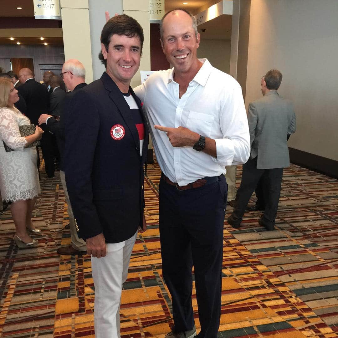 マット・クーチャーのインスタグラム：「At ALS fundraiser at Travelers Championship.  Bubba wore the full Opening Ceremonies outfit, mine was sent to Rio.」