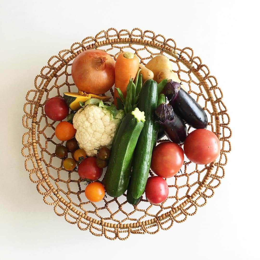 小堀紀代美さんのインスタグラム写真 - (小堀紀代美Instagram)「おはようございます。今日は夏のグループレッスン。カレー2種類、ドライフルーツとナッツのジンジャーキーマカレーと野菜だけのカレーを作ります。その他にも野菜やフルーツをたっぷりのメニューです。  ９月.１０月は焼き菓子のレッスンを開催します。詳細は週明けにお知らせ予定です。どうぞよろしくお願いします。 #likelikekitchen_lesson」8月6日 9時25分 - likelikekitchen