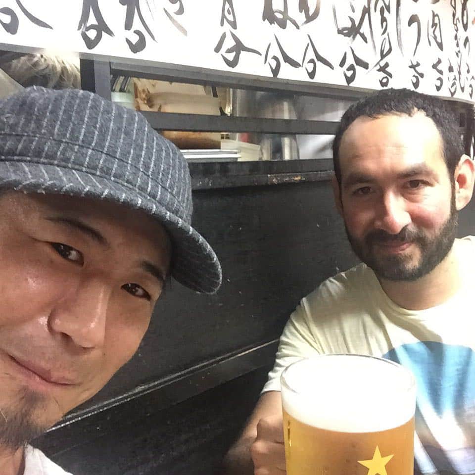 河尻亨一のインスタグラム：「来日中の「ザ・ネクスト・レンブラント」のテクノロジー・ディレクター、エマニュエルさんと高田馬場「鳥やす」で。彼はビールと馬場が好き。面白いお話いっぱい聞けた。  Drinking beer with Emmanuel-san at “TORIYASU”,Takadanobaba. He loves beerand baba.  So many interesting stories about “The next Rembrandt”!」