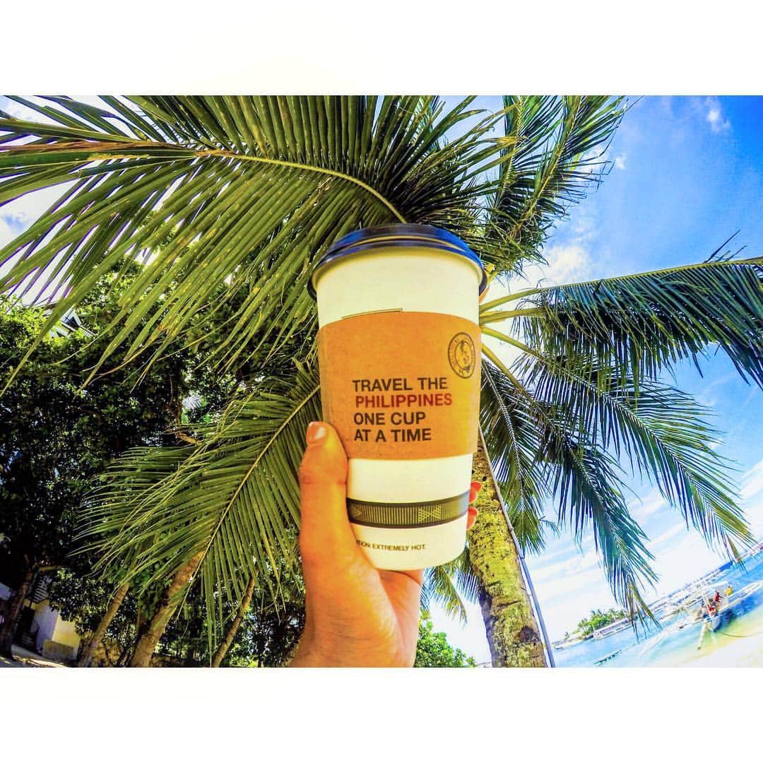 福井仁美さんのインスタグラム写真 - (福井仁美Instagram)「A day without coffee☕️ G'morning!! ・ #summer #musthave #beach #coffee #sunday #boscoffee #yum #bluecoral」8月7日 5時44分 - hitton28