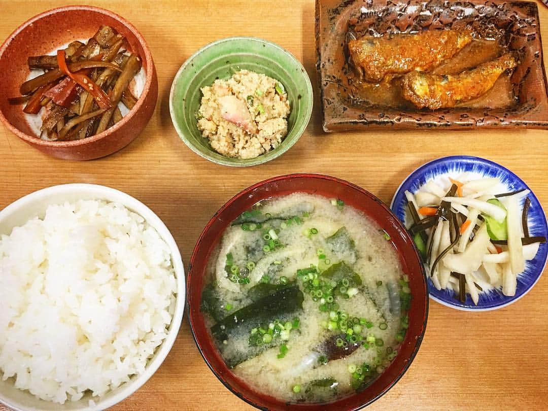 純手打ち?旦過うどんのインスタグラム：「お疲れ様です！旦過うどんです🙇🏻本日は、わっしょい百万夏祭りで夜は花火大会があります🎆 夜まで、営業してますので、是非 カキ氷やお写真のぬかだき定食は、いかがでしょうか？美味しいご飯に、優しいお味噌汁が大人気です👩‍❤️‍👩🍀☀️ 수고 하셨습니다!단과우동입니다□□오늘은, 원행위백만 여름 축제로 밤은 불꽃놀이가 있는□밤까지, 영업해 있기 때문에, 부디 감 얼음이나 사진의 쌀겨다 나무 정식은, 어떻습니까?맛있는 밥에, 상냥한 맛조 국물이 대인기입니다  辛苦了！因为烟火大会夜由于wasshoi 100万夏天节日祝贺活动到有的□夜经营抱住是非牡蛎冰以及照片的糠所以,作为旦過乌冬面的□□本日,套餐,怎么样？对味道好的饭客气的味噌汤超人气的  #旦過 #旦過うどん #旦過市場#tangaudon##likeforfollow #小倉名物#ちゃんぽん#そうめん #かき氷 #日本食 #和食#北九州#小倉北区 #小倉 #手打ち#手打ちうどん #うどん #焼きちゃんぽん#焼きうどん #魚町 #日本酒 #ざるうどん #ざるそば#おでん #そば #肉うどん #ごぼう天うどん#出汁#親子丼 #玉子丼  http://tangaudon.jimdo.com/」