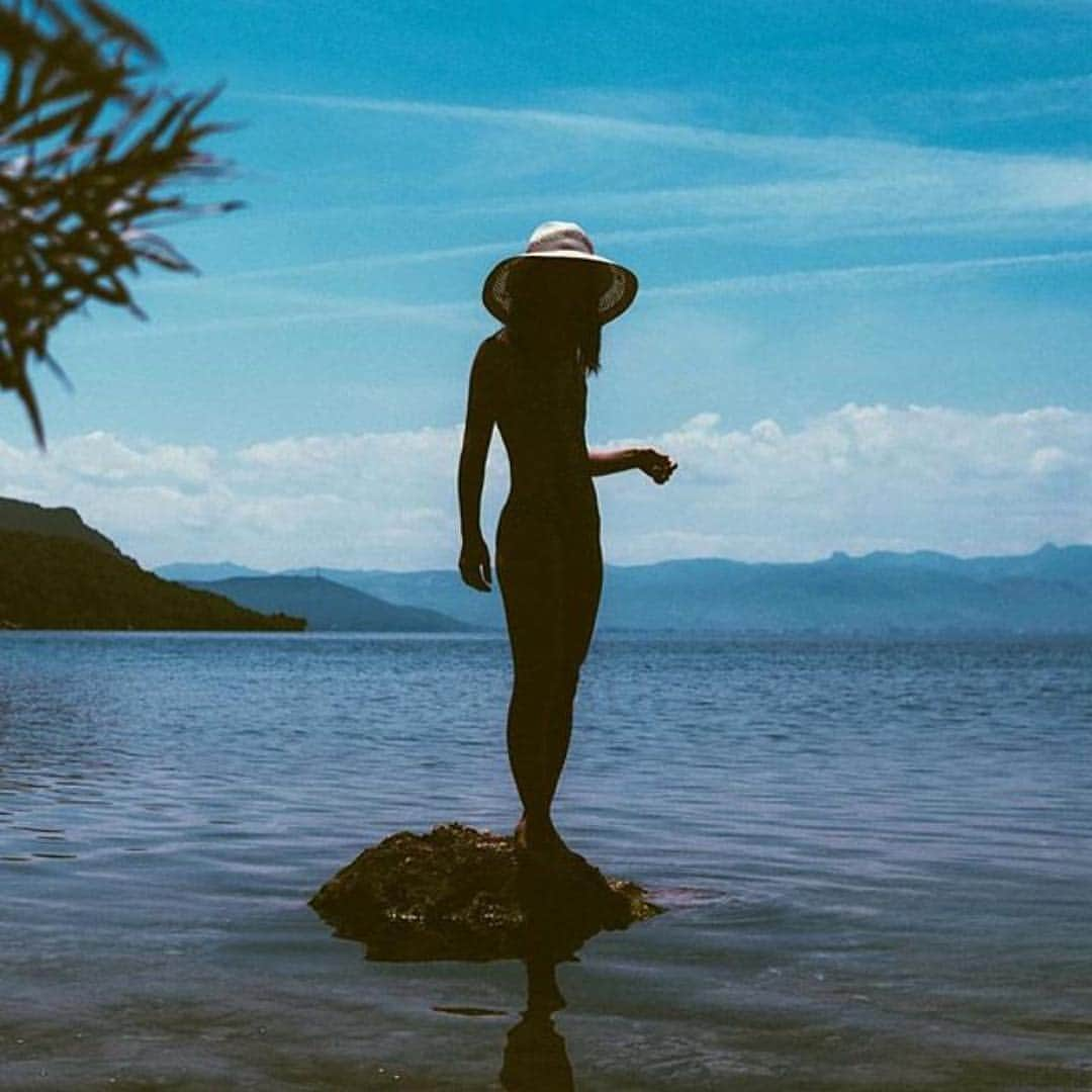 ババジャーンのインスタグラム：「#Repost @shortscape ・・・thank you ❤️@babajaancollection Capri Panama Hat - framework 📷: @nathaliebasoski 8.1.16 #eSCAPE | #SHORTSCAPE」