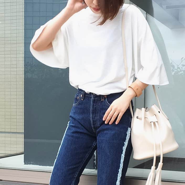 のインスタグラム：「【再入荷情報】 完売しておりましたフレア袖Tシャツが少量ですが再入荷致しました。 ¥5,000+tax→¥3,000+tax #goocy #goocyLUCUA」