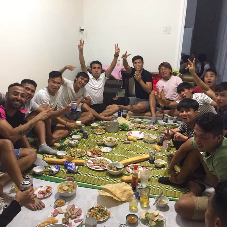 のインスタグラム：「みんなでご飯。 いい感じ😆」