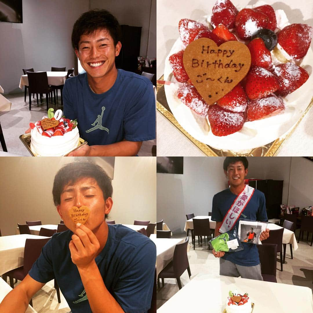 張本優大のインスタグラム：「海くんと2人で豪の誕生日を祝いました！🎂🎁 #仲良しかて  #豪の投稿ばっかりかて  #NIKEは間違わん  #俺らの行動読まれてたて  #次は俺の誕生日やな  #期待してる  #goodnight」