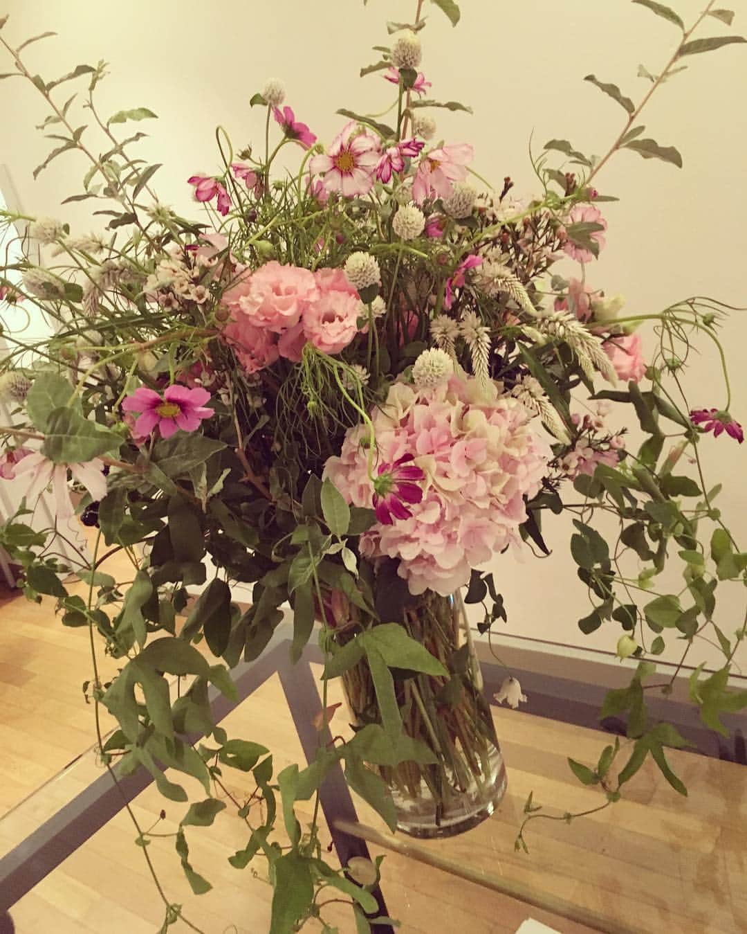 笛木優子のインスタグラム：「もう９月。。。 はやいなあ🎑  おやすみなさい🙄#花」