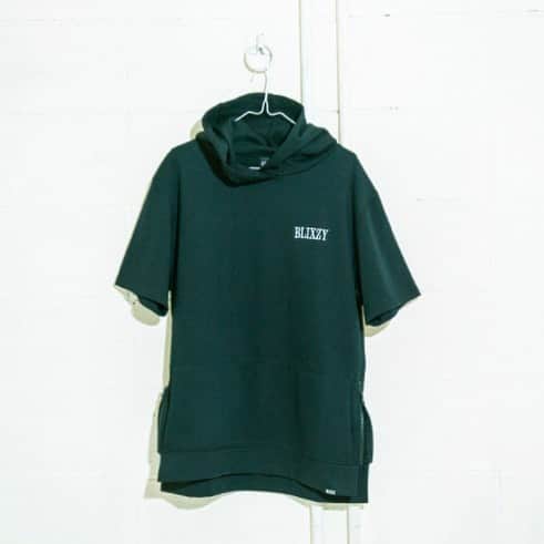 BLIXZYのインスタグラム：「SHORT SLEEVE HOODIE PRICE : ¥9,180 COLOR : BLACK SIZE : M / L #BLIXZY #BLIXZY_TOKYO」