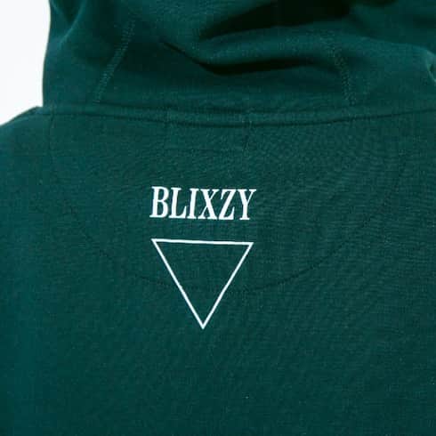 BLIXZYのインスタグラム：「SHORT SLEEVE HOODIE PRICE : ¥9,180 COLOR : BLACK SIZE : M / L #BLIXZY #BLIXZY_TOKYO」