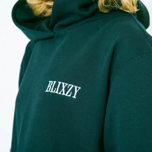 BLIXZYのインスタグラム：「SHORT SLEEVE HOODIE PRICE : ¥9,180 COLOR : BLACK SIZE : M / L #BLIXZY #BLIXZY_TOKYO」