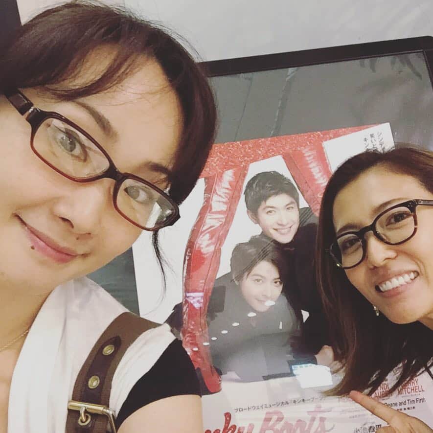 安蘭けいさんのインスタグラム写真 - (安蘭けいInstagram)「先日キンキーブーツ観劇。 噂に違わず素晴らしい舞台に大興奮✨NYで観たけど、負けてないよ！ジャパニーズキャスト😍👍 客席でめぐちゃんやAKANEにも偶然再会😊 幸せな時間だった〜✨✨✨ #キンキーブーツ  #濱田めぐみ #ミュージカル最高」9月3日 11時51分 - toko_aran