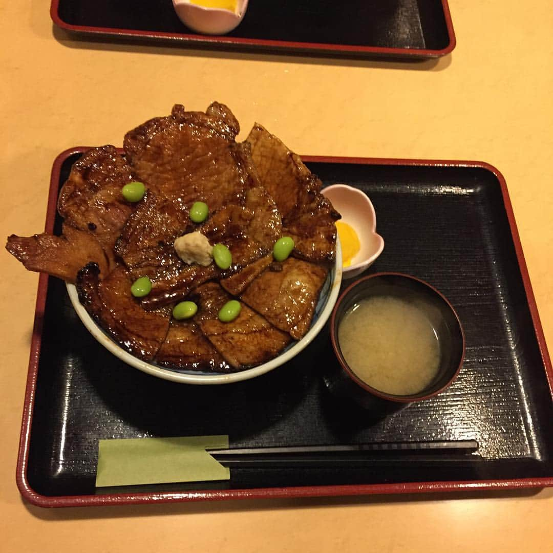 MUROさんのインスタグラム写真 - (MUROInstagram)「帯広名物の‘豚丼’を食べて、いざ旭川へ！！ #はなとかち」9月3日 12時31分 - dj_muro