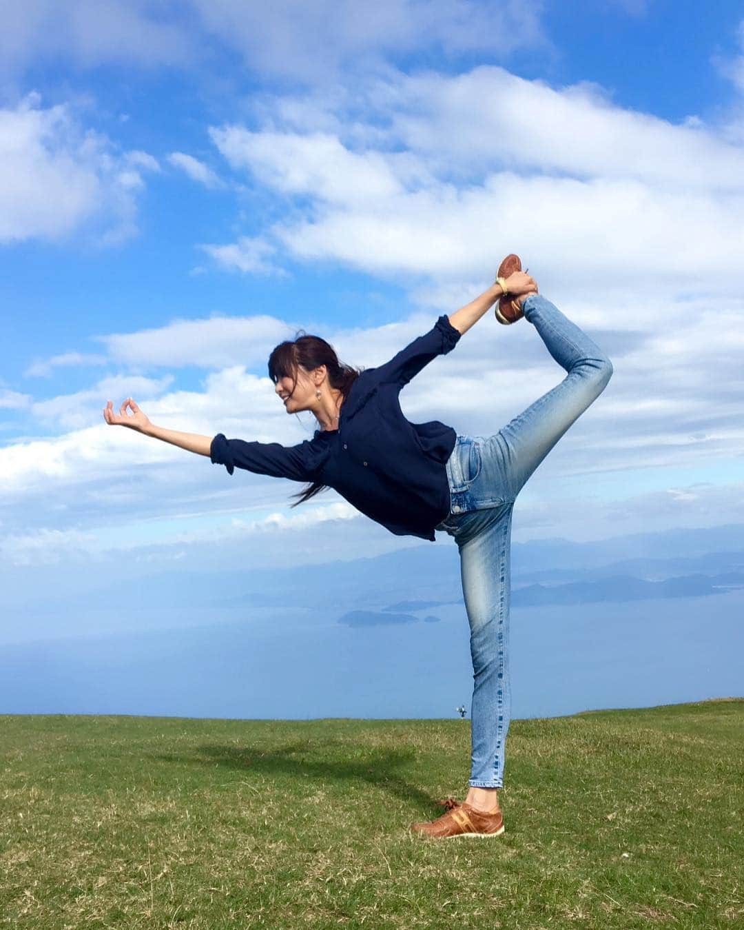 山田佳子さんのインスタグラム写真 - (山田佳子Instagram)「#涼しい #山の上 #見晴らし #最高 #気持ちいい #yoga #nature  #自然いっぱい」9月3日 16時38分 - yoshiko117