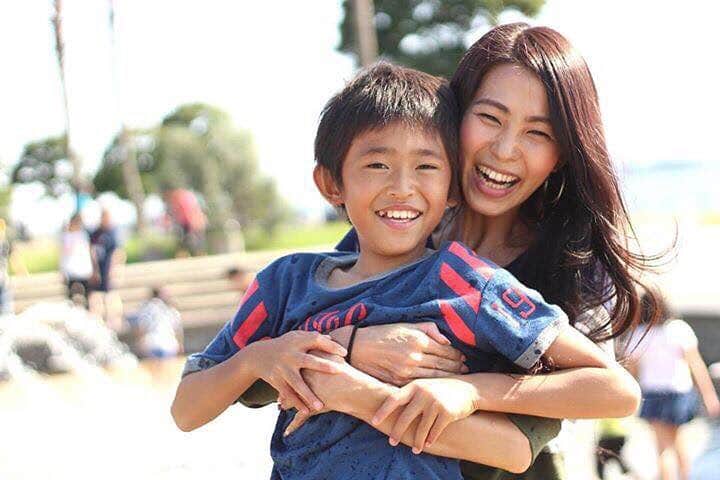 坂元美香さんのインスタグラム写真 - (坂元美香Instagram)「1年の子供の成長はすんごい早い。 身体もココロも。 それを踏まえて私のイマを 方向修正しなければならない時。 イマというこの時間を もっと大切に、後悔しないように。 . photo : Hiroshi Chihara @164kun . . #子供の笑顔 #自分の笑顔 #家族の笑顔 #世界を救う子供の笑顔写真会 #ゆうやん大好き」9月5日 11時02分 - mika_saka