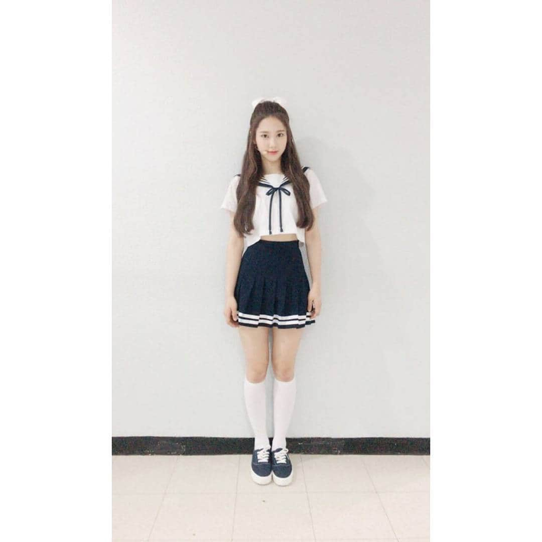 OH MY GIRLさんのインスタグラム写真 - (OH MY GIRLInstagram)「🎀 #지호 #JiHo #OHMYGIRL #오마이걸 #내얘길들어봐 #AING #OMG #아잉 #예쁘지호 #일상 #daily #화이트 #네이비 #반묶음」9月5日 14時11分 - wm_ohmygirl