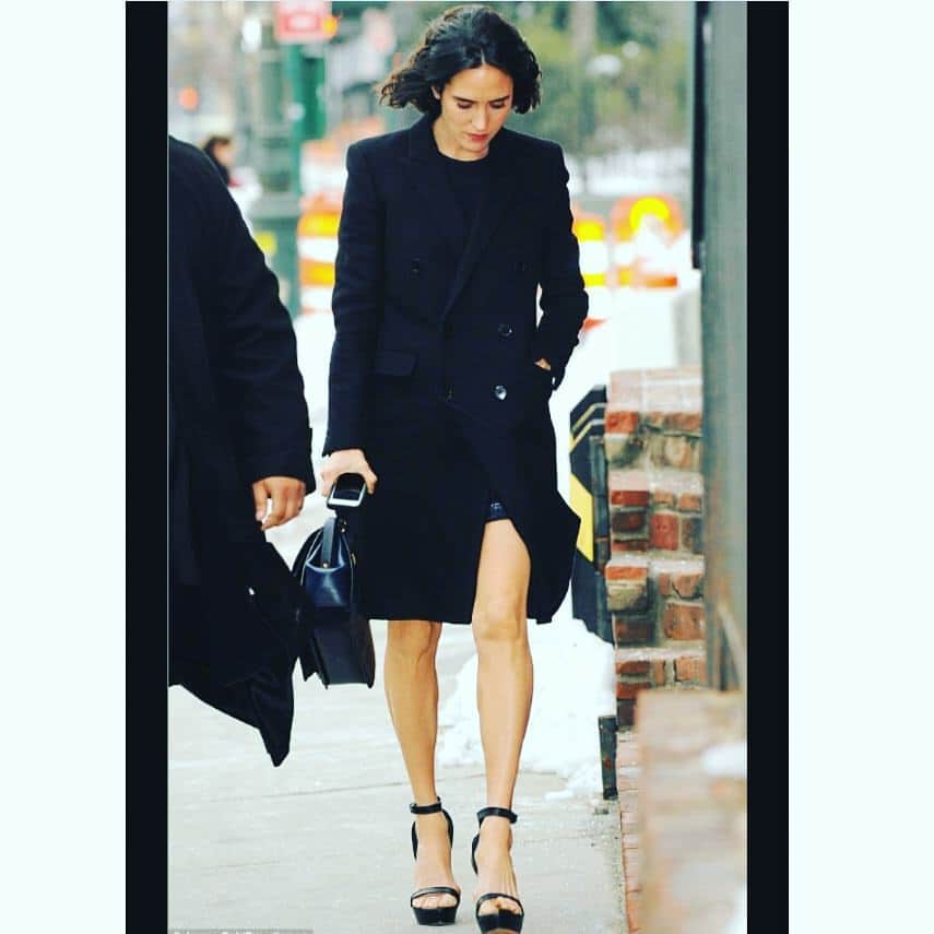 ジェニファー・コネリーのインスタグラム：「🌹💕 #jenniferconnelly」