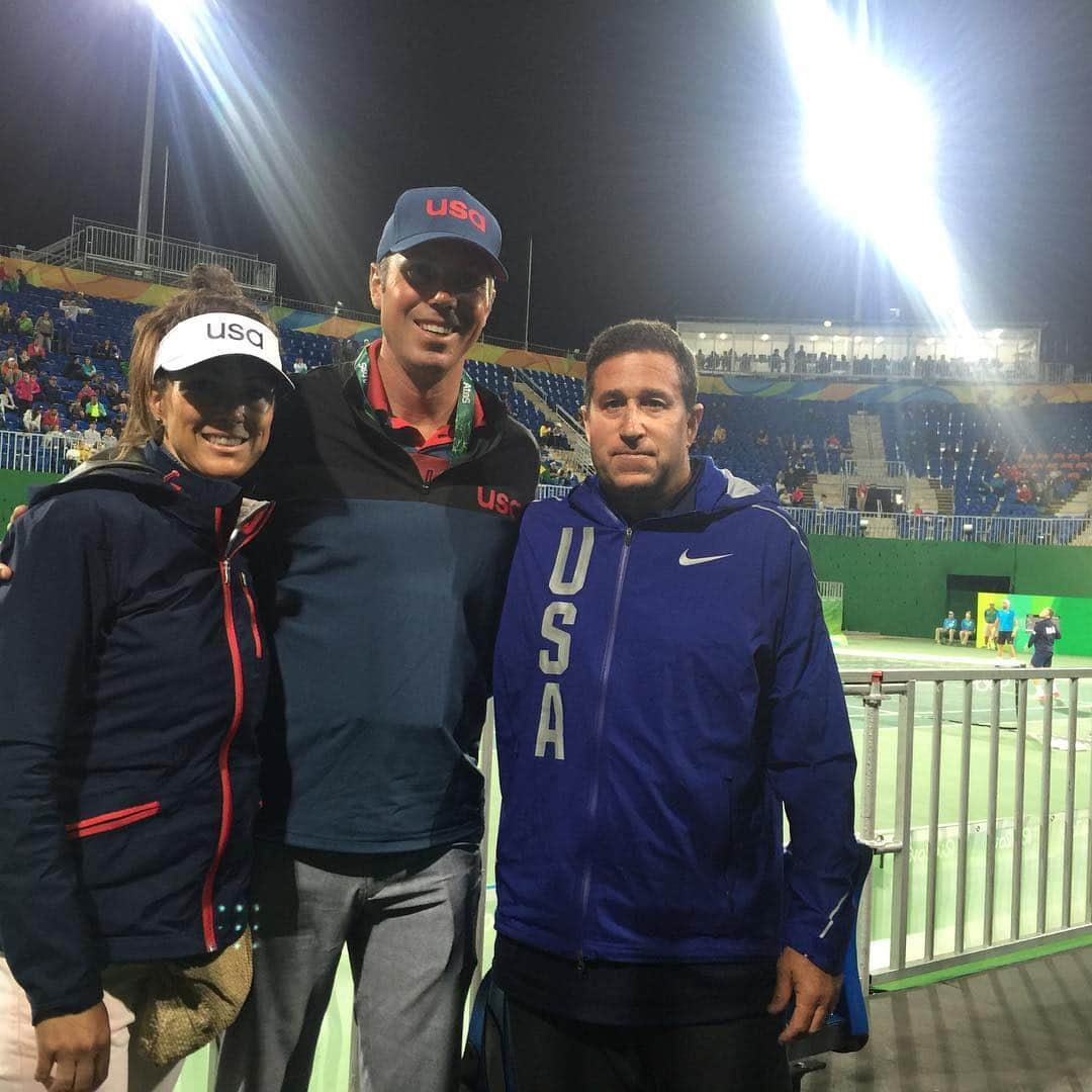 マット・クーチャーさんのインスタグラム写真 - (マット・クーチャーInstagram)「With Sybi and USA tennis coach, Jay Berger.  Watched Steve Johnson and Jack Sock win bronze tonight.  It was so exciting to see these guys win a medal!」8月13日 10時23分 - mattkuchargolf