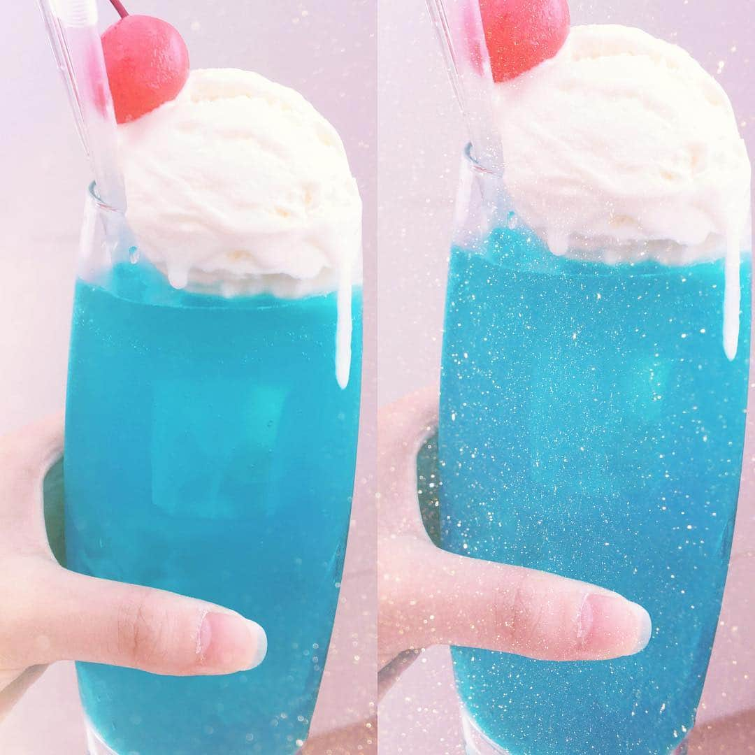 町田彩夏さんのインスタグラム写真 - (町田彩夏Instagram)「天空のクリームソーダ🍹 . 真っ青なソーダと、真っ白なアイスクリーム、真っ赤なサクランボが最高に可愛い〜💓🍒 味は、ライチ味で、微炭酸だったから、ゴクゴク飲めたよ〜！ . 六本木ヒルズで行われている、ジブリ大博覧会の会場にある、カフェ。天空のクリームソーダって名前に一目惚れしたから、60分待ちって書いてあったけど並んだの！そしたら、20分ぐらいで入れて(運が良かったのかな)私たちが出るときは、待ち列なかったから(17時ぐらい)タイミングよく行くといいかも。笑 . #ジブリ大博覧会 #天空の城ラピュタ #ラピュタ #シータ #パズー #クリームソーダ #クリームソーダ部 #六本木ヒルズ #夏休み #summer #mery」8月13日 19時32分 - ayaka_m_y