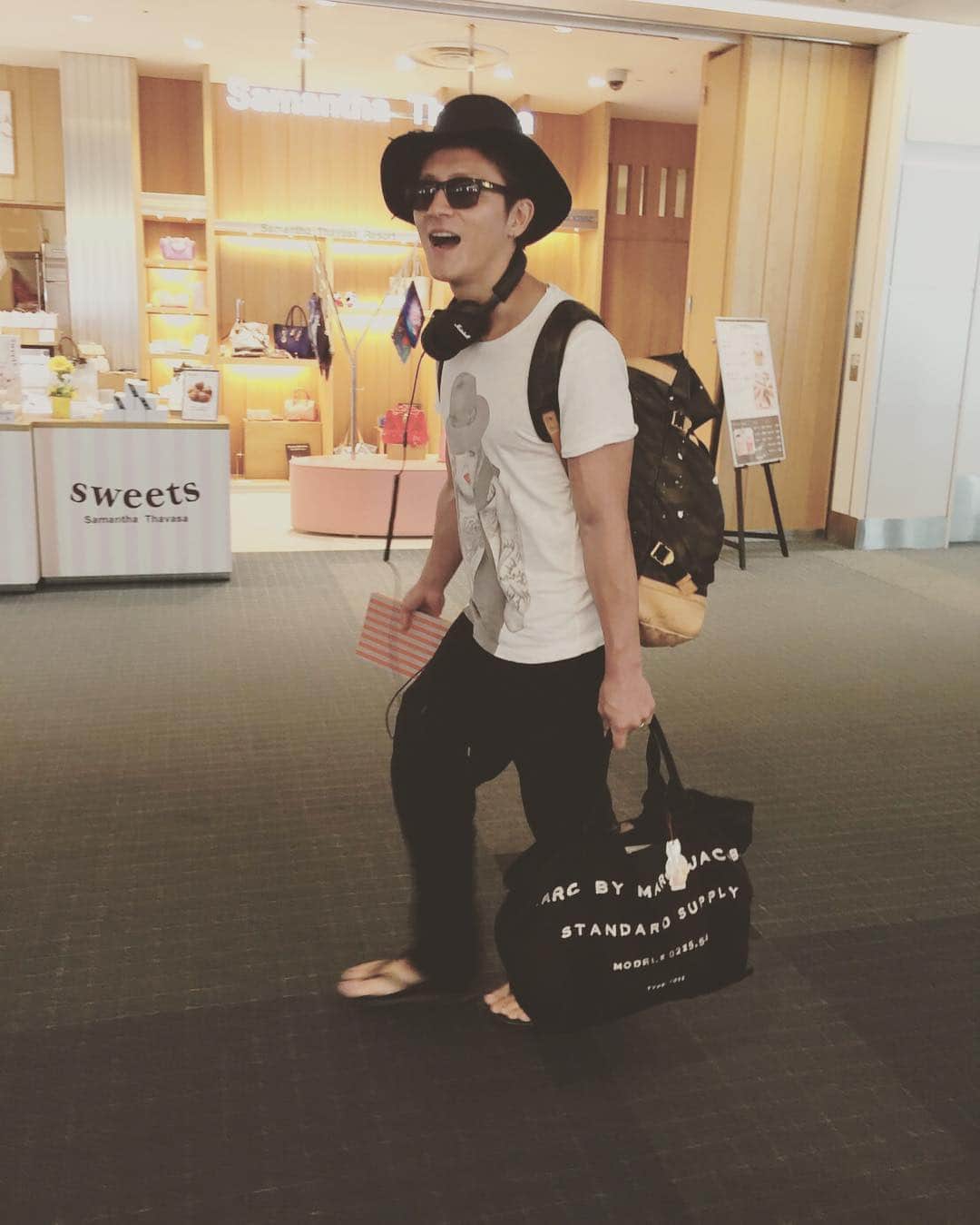 内山麿我のインスタグラム：「謎のスタイルwww 勝手に帽子乗せられた。頭長いやんけ  #fashion #ダサい #バランス大事」