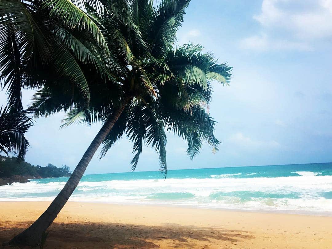 海老原優香さんのインスタグラム写真 - (海老原優香Instagram)「プーケットに着いたよ〜✈️ 4日目😎🌴🐠 ビーチでまったりお昼寝したり😴ちっちゃい子と水鉄砲で遊んだり😜 ・ #puket #phuket #thailand #beach #🌴 #beautiful#ocean」8月13日 14時32分 - ebioffi