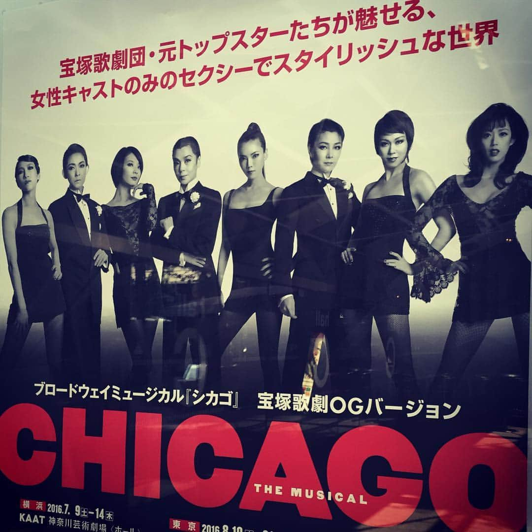 花里まなさんのインスタグラム写真 - (花里まなInstagram)「CHICAGOを観てきました✨✨✨皆さんカッコよくてセクシーで最高😍😍😍同期のおくちゃん&まりやのバリバリ踊る姿にも感動しました✨✨✨ 刺激的で楽しいひと時でした…😌💕 #シカゴ#宝塚OGバージョン #姿月あさと 様#カッコよすぎ😍 #和央ようか さん #朝海ひかる さん #星奈優里 さん #蒼乃夕妃 さん#一個上さん#お掃除分担さん💓#予科生の頃から蒼乃さんの踊り大好き😍 #麗百愛#稀鳥まりや#91期#同期 #同期ながら尊敬です✨✨✨」8月13日 15時53分 - aiko_mana18