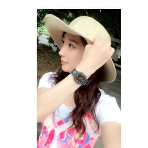 小原春香のインスタグラム：「👒⌚️💕 #agnesb  #love #brand #SUMMER  #sweet  #voice  #Blue #SKY #animal #curry」