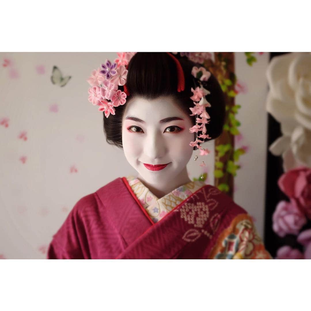 Rihwaさんのインスタグラム写真 - (RihwaInstagram)「そうだ、京都へ来たなら！  #Japanese #tradition #MAIKOHAN #makeup #spirit #fun #舞妓 #初体験 #白塗りメイク #お勧め #京都に来たらやるべき #笑える #楽しかった！」8月13日 22時15分 - rihwa_official