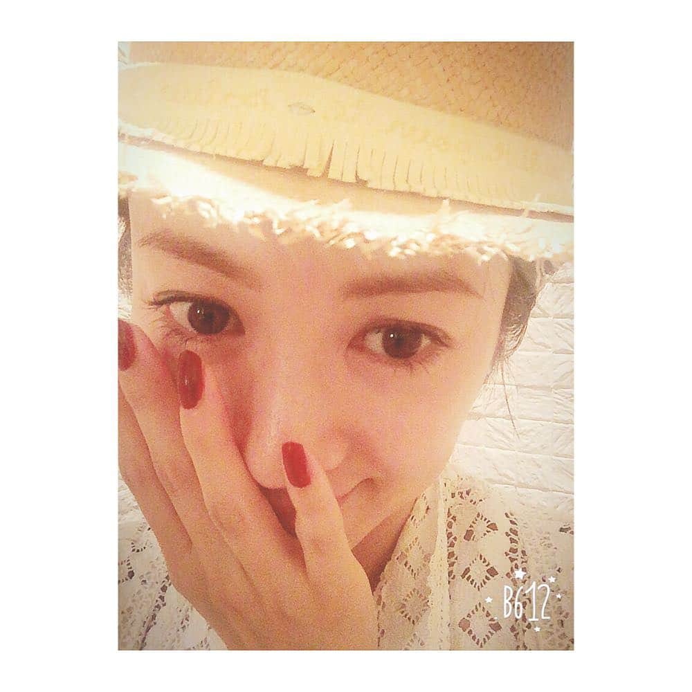 高垣麗子さんのインスタグラム写真 - (高垣麗子Instagram)「💙 撮影でマニュキュアを 塗ってもらった。 綺麗な色だったから 記念に撮影。 ・ #マニュキュア #テンション上がる #でも #自撮り苦手 #デジカメ派だけど #たまに携帯アプリ」8月13日 22時49分 - reiko___takagaki