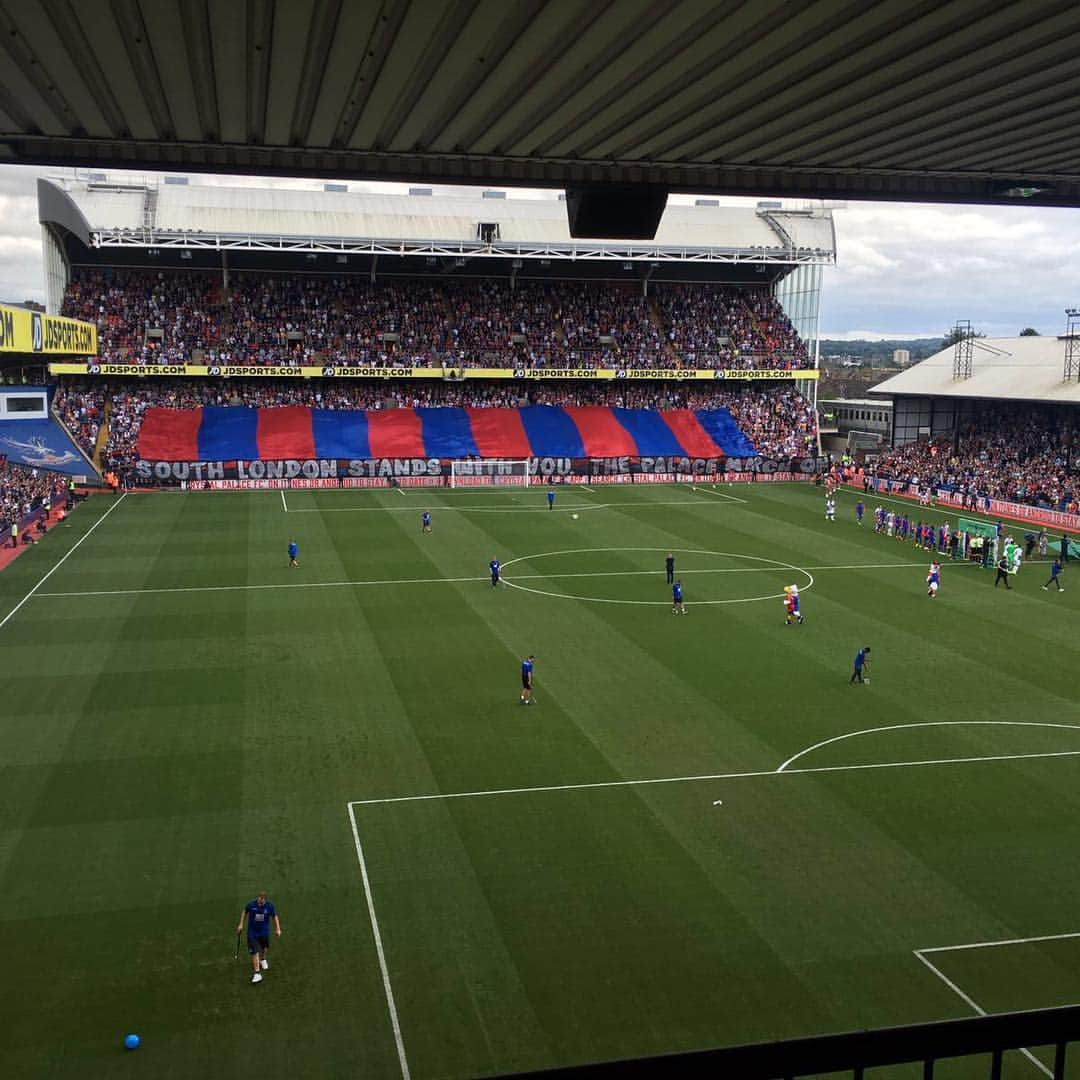 ジェームズ・トムキンスのインスタグラム：「Gutted not to be involved in the first game, wishing the lads all the best! @official_cpfc #CPFC #CRYWBA」