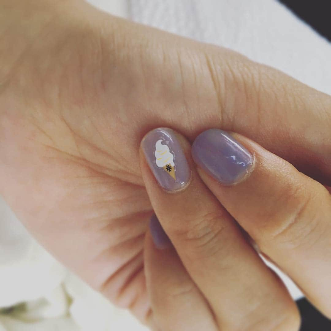 武田訓佳さんのインスタグラム写真 - (武田訓佳Instagram)「絶妙なブルーにアイスクリーム🍦💕 なつnail💅🏻🌻 #nail #ソフトクリーム #ネイル #アイスクリーム #ユースクリーム #好きさ」8月14日 12時23分 - kunika0117