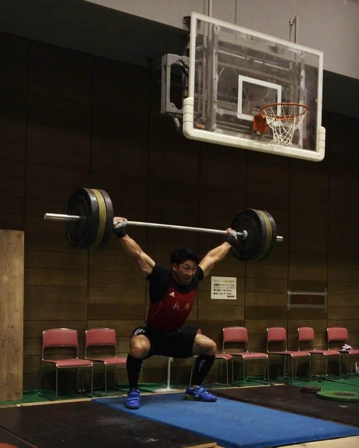 山本俊樹のインスタグラム：「power snatch 130 KG  撮影 : 越智 翼 @tsubasa.aa #weightlifting #nikeromaleos2 #山本俊樹」