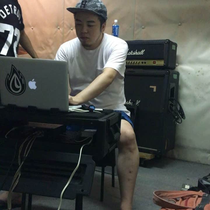 LOSTのインスタグラム：「悩む巨匠。今週末は水戸いきまっせ！」