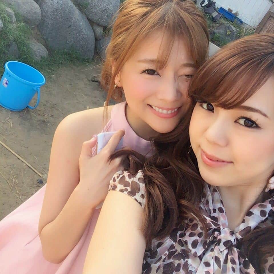 重盛さと美さんのインスタグラム写真 - (重盛さと美Instagram)「小学校からの親友❤️ まゆまゆ❤️ 最悪コンビ😈😈⚡️❤️（笑）」8月15日 11時57分 - satomi_shigemori
