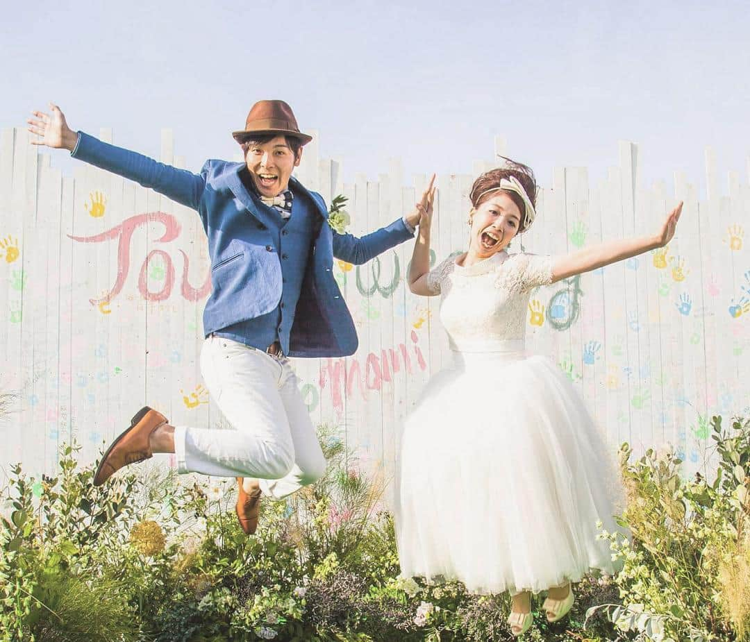 touch_weddingramさんのインスタグラム写真 - (touch_weddingramInstagram)「【TDWレポ】必死のJump!! 運動神経が悪過ぎてジャンプが苦手です💦顔が必死😩www .  お盆休みがない会社なので朝の通勤がめちゃくちゃ空いてて虚しいここ数日でした。ポケモンはもうすぐレベル20！ . #weddingtbt #ジャンプ #前撮り#weddingphoto #jumppic #weddingdress #結婚式 #結婚 #ウエディングレポ #結婚式レポ #結婚式小物 #結婚式準備 #卒花」8月15日 22時01分 - touch_weddingram