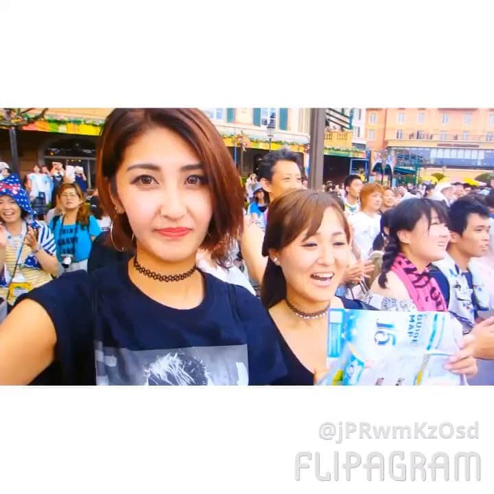 Lisaのインスタグラム：「.  ディズニーずぶ濡れショー。笑 最初は楽しそうですが、途中からただただ辛かった。笑 こんなにずぶ濡れとは聞いてなかった、、笑笑」