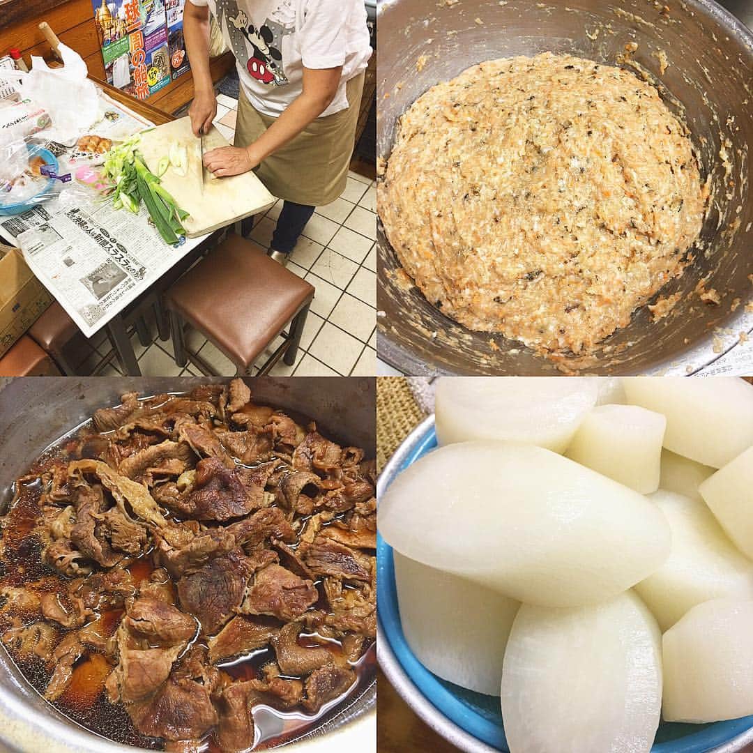 純手打ち?旦過うどんのインスタグラム：「お疲れ様です🙇🏻旦過うどんです🍢 本日迄 お盆休みをいただいていましたが、仕込みに追われていました😅 当店は、麺は手打ち、お出汁も料理も全部手作りが自慢です。家庭料理をなかなか食べれない方、是非 ご賞味下さい🍙お盆も明けて、明日11:00より オープンとなります🌻 よろしくお願い致します👩‍❤️‍👩 수고 하셨습니다□□단과우동입니다□오늘까지 여름 휴가를 받고 있었습니다만, 교육에 쫓기고 있었던□추석도 아침이 되고, 내일11:00부터 오픈이 됩니다□아무쪼록 부탁드립니다  请多关照,正到作为作为疲劳的□□旦過乌冬面的□本日要盂兰盆休假,但是经过教导,并且被追的□盘结束,变得明天自11:00起开放的□是  #旦過 #旦過うどん #旦過市場#tangaudon##likeforfollow #小倉名物#ちゃんぽん#そうめん #かき氷 #日本食 #和食#北九州#小倉北区 #小倉 #手打ち#手打ちうどん #うどん #焼きちゃんぽん#焼きうどん #魚町 #日本酒 #ざるうどん #ざるそば#おでん #そば #肉うどん #ごぼう天うどん#出汁#親子丼 #玉子丼  http://tangaudon.jimdo.com/」